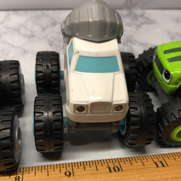 Blaze and the Monster Machines Trucks - Picture 7 of 13